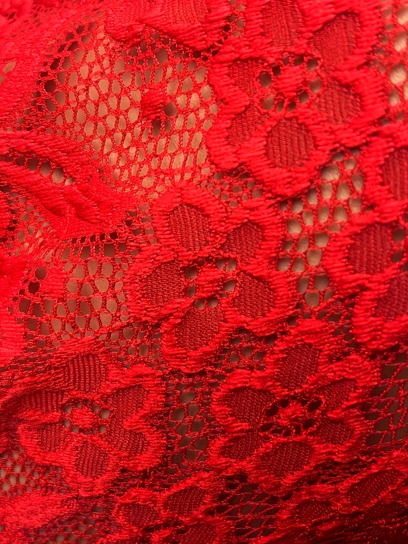 جسم نسائي دانتيل أحمر