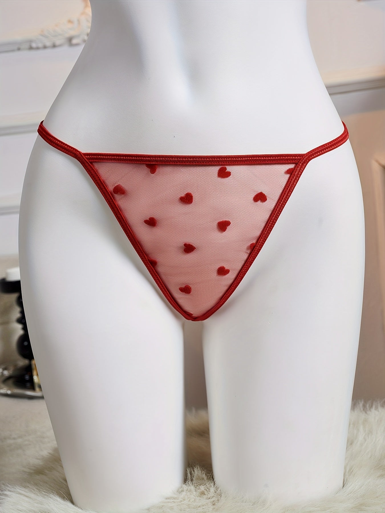 فستان شفاف بتصميم قلب