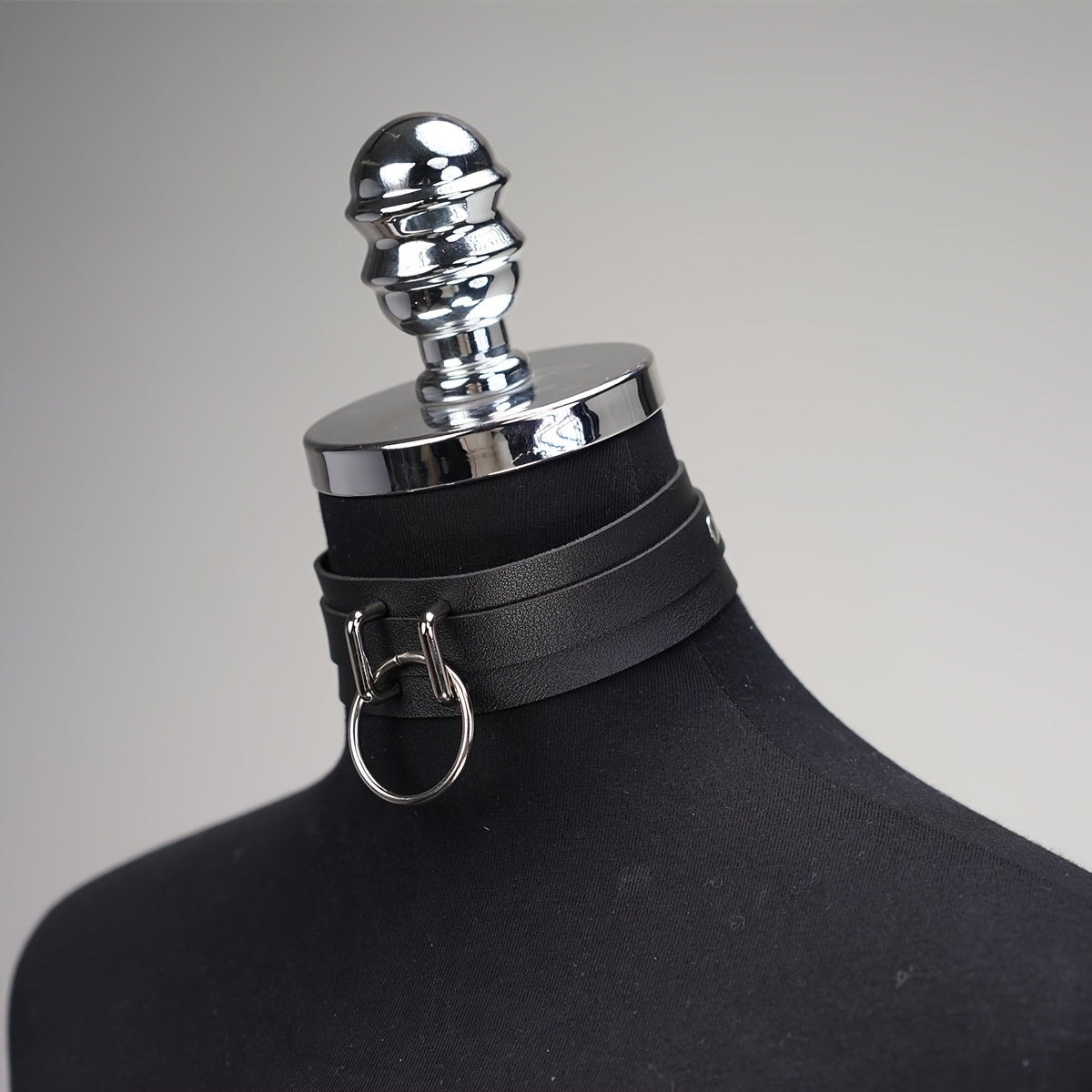 حزام عنق جلد صناعي للنساء