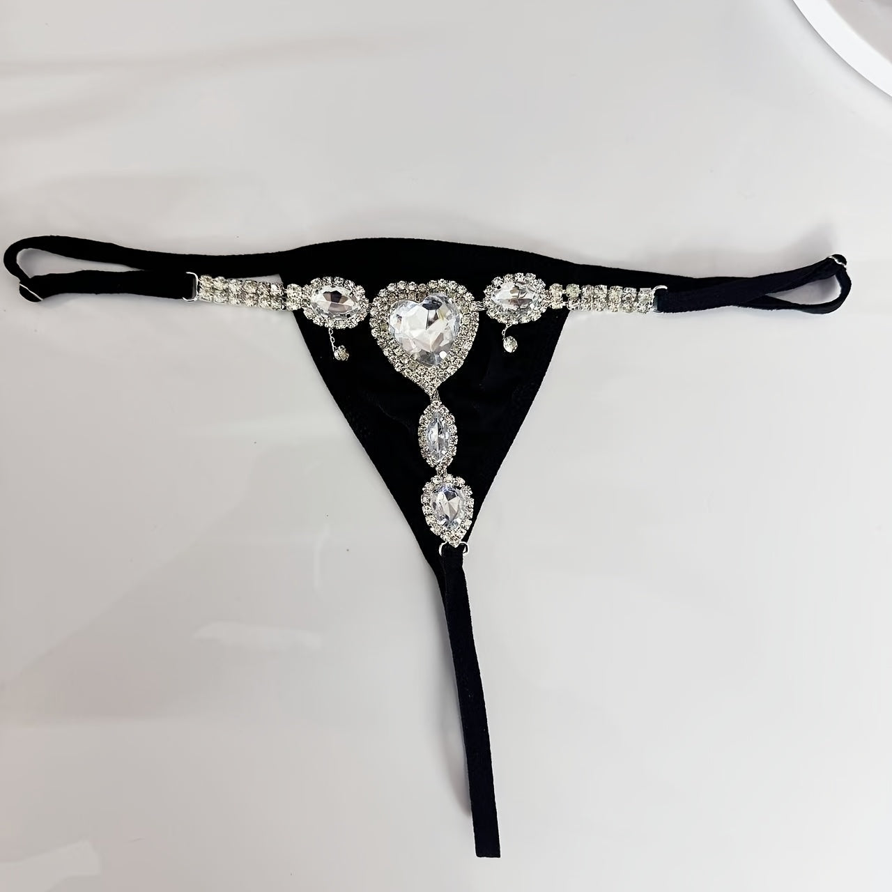 بيكيني مرصع بالأحجار اللامعة