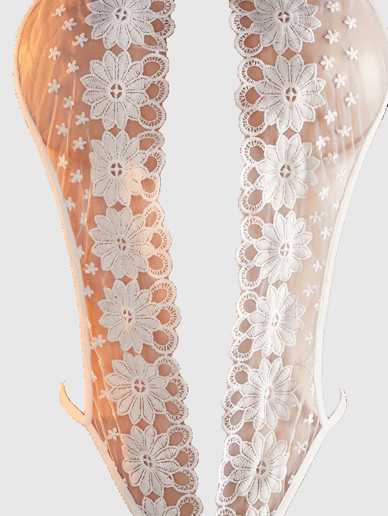 بدلة نسائية بيضاء