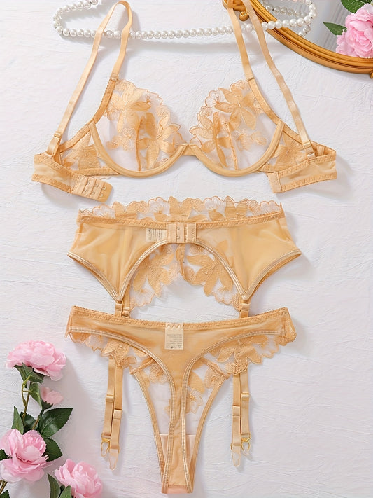 طقم لانجري ثلاثي القطع مع تطريز زهري