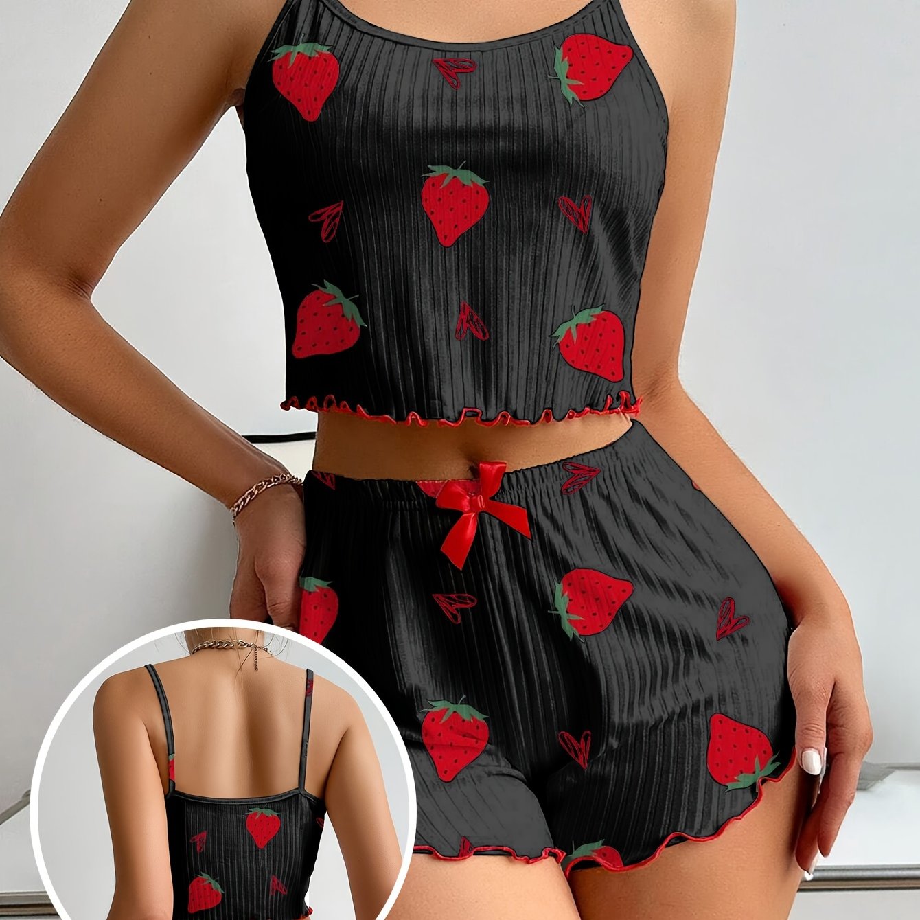 طقم بيجامة نسائية بطبعة فراولة