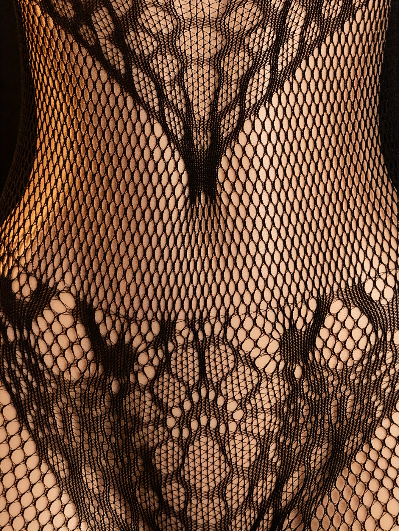 بدلة نسائية مثيرة بشبكة مزهرة