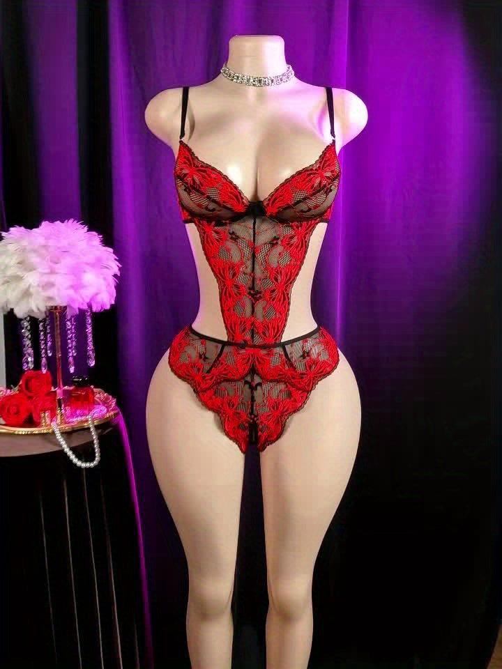 بدلة نسائية مثيرة