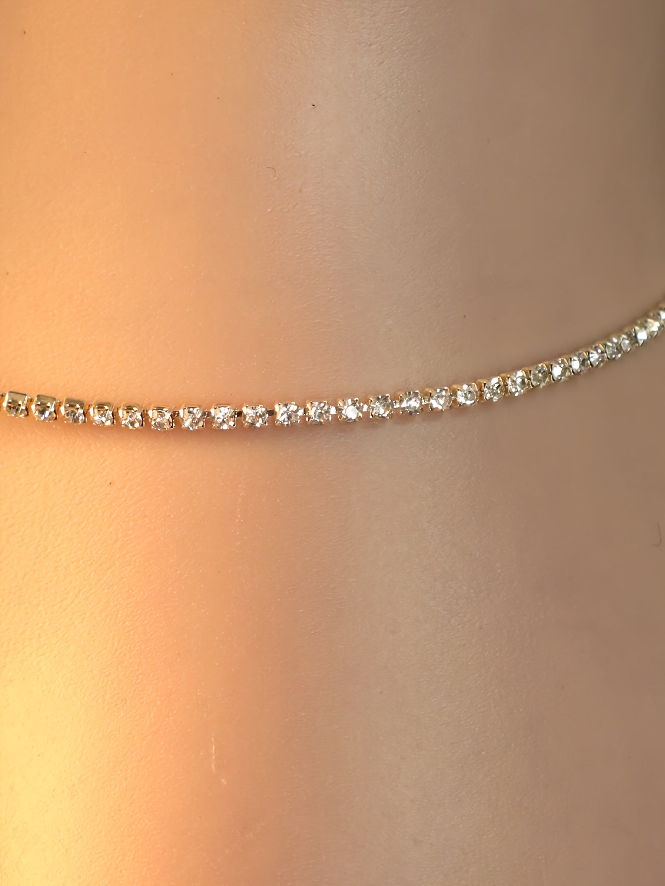 بدلة نسائية مثيرة بقصة غير متناسقة