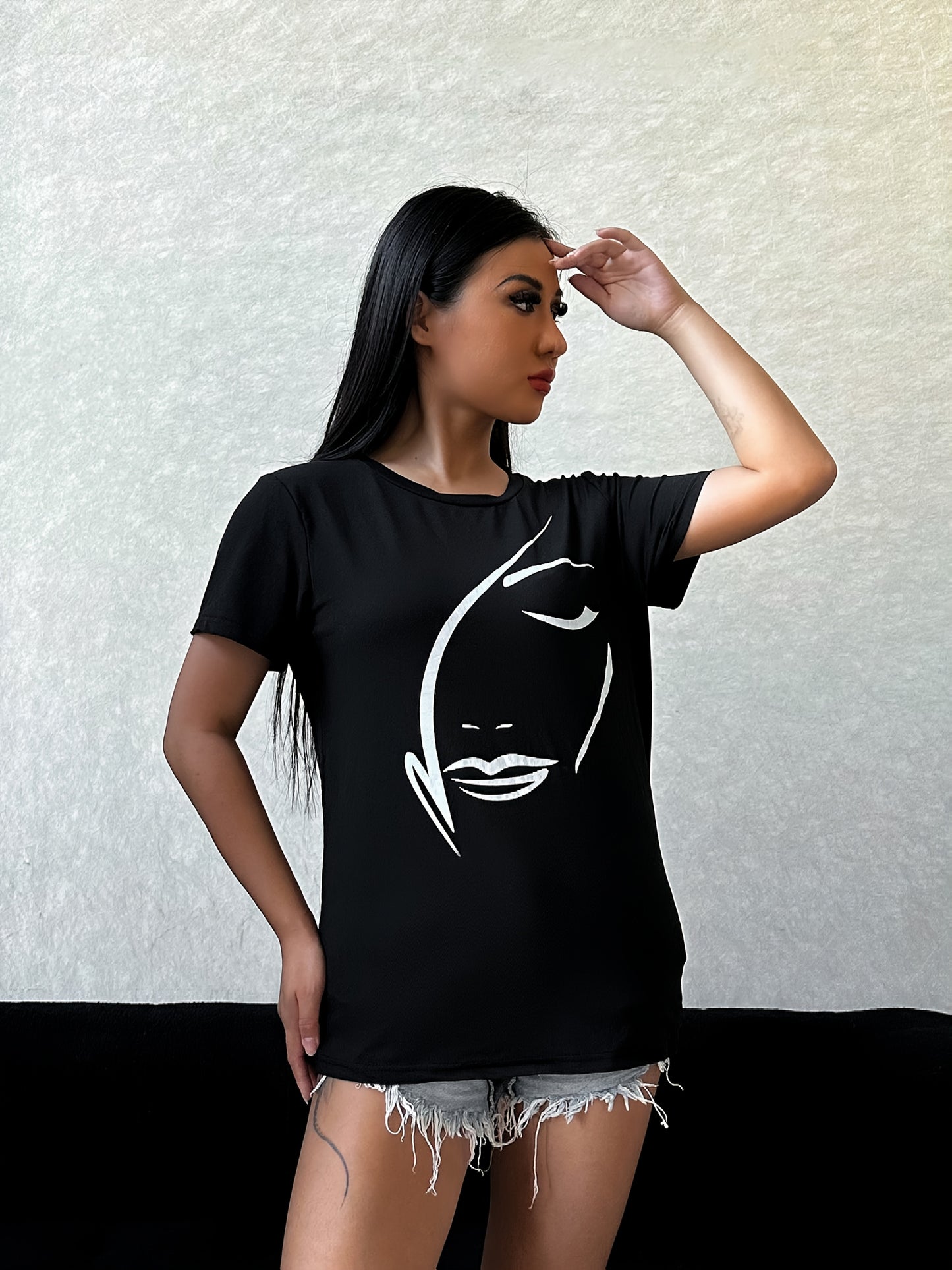 ملابس نسائية عصرية متعددة الاستخدامات