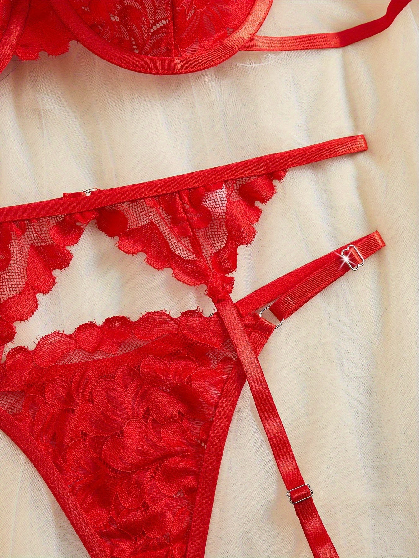 طقم لانجري ثلاثة قطع مثير