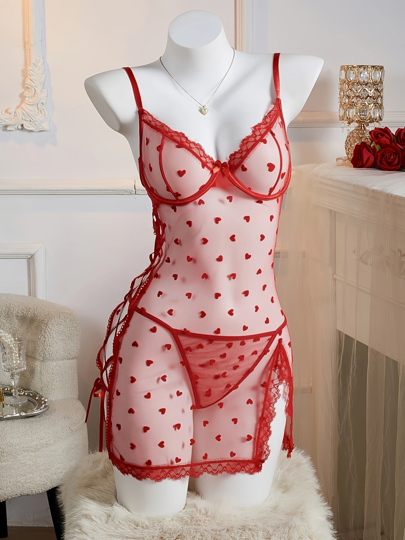 فستان شفاف بتصميم قلب