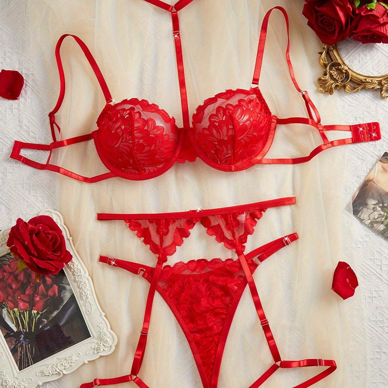 طقم لانجري ثلاثة قطع مثير