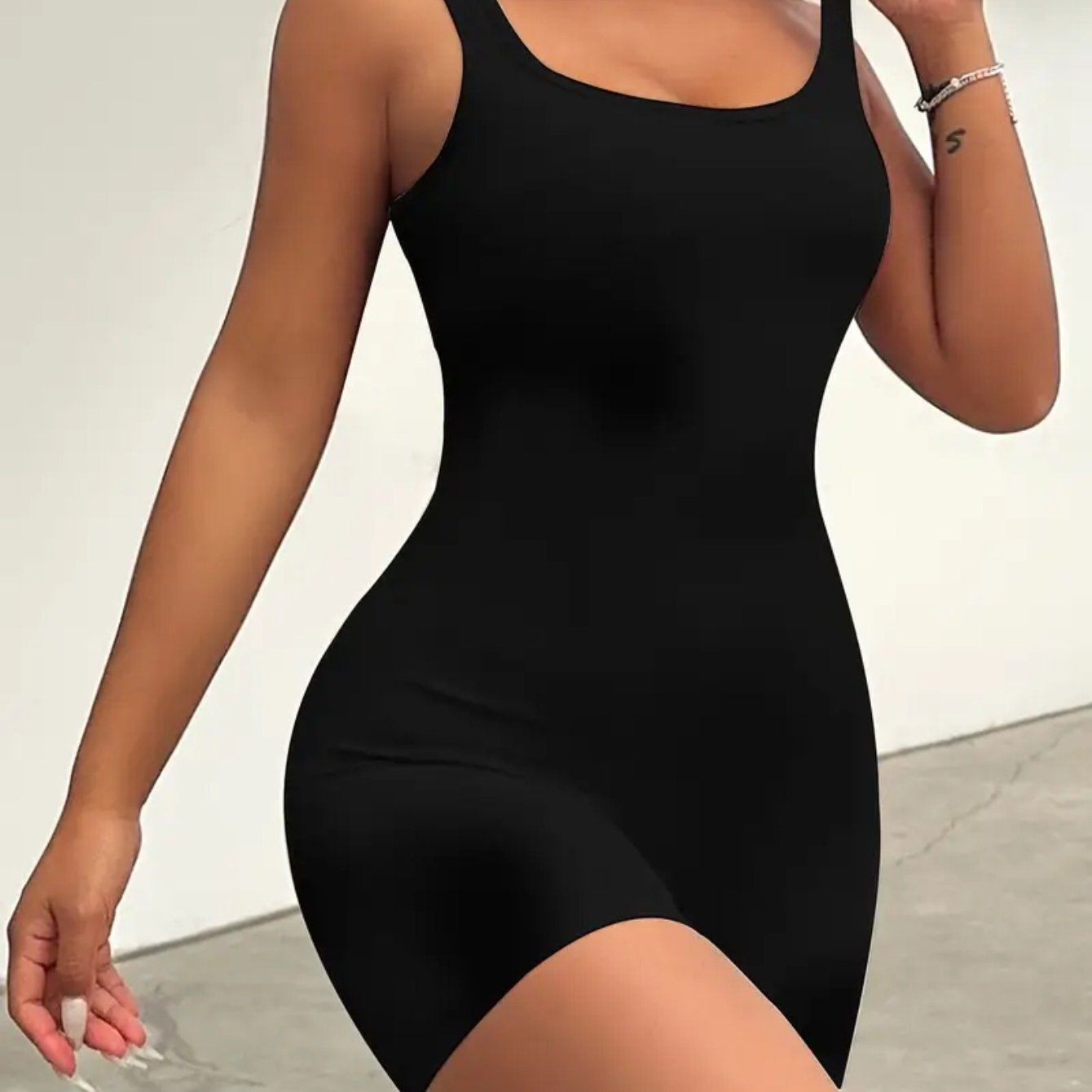 بودي سوت نسائي بتحكم كامل في البطن