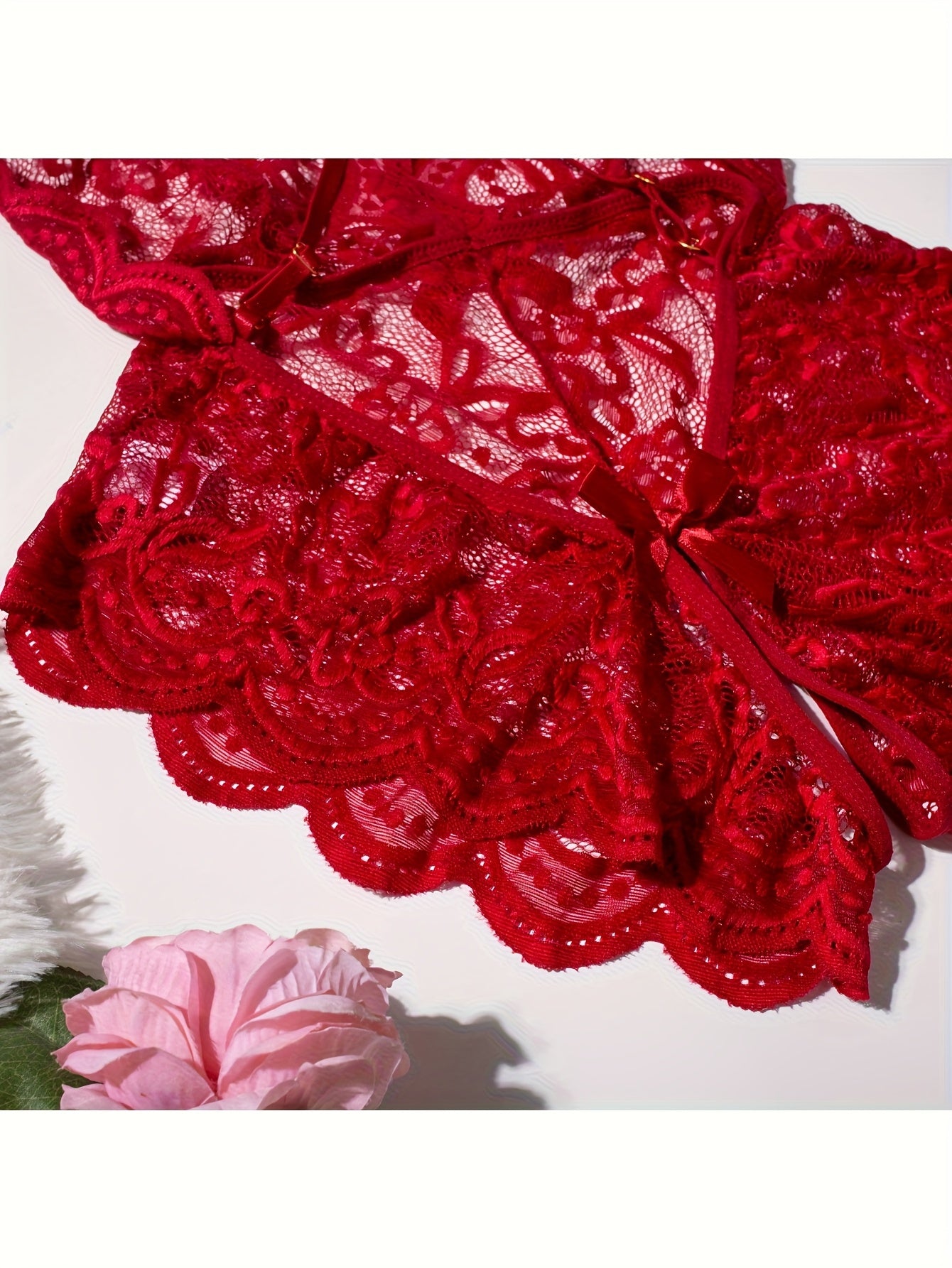 بدلة نسائية مثيرة بتصميم مفتوح