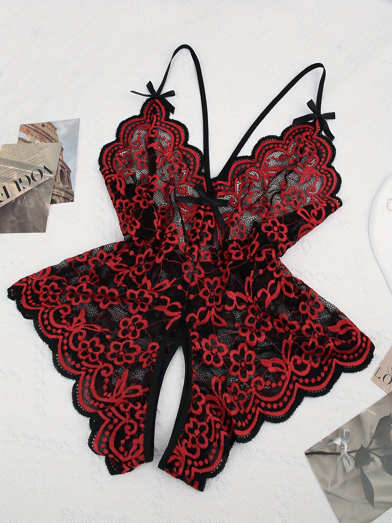 بدلة نسائية ذات حجم كبير مزخرفة