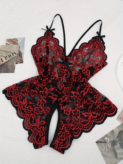 بدلة نسائية ذات حجم كبير مزخرفة