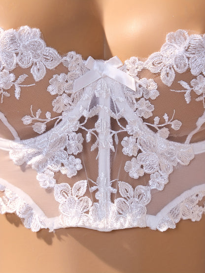 أطقم لنجري زفاف أنيقة للنساء