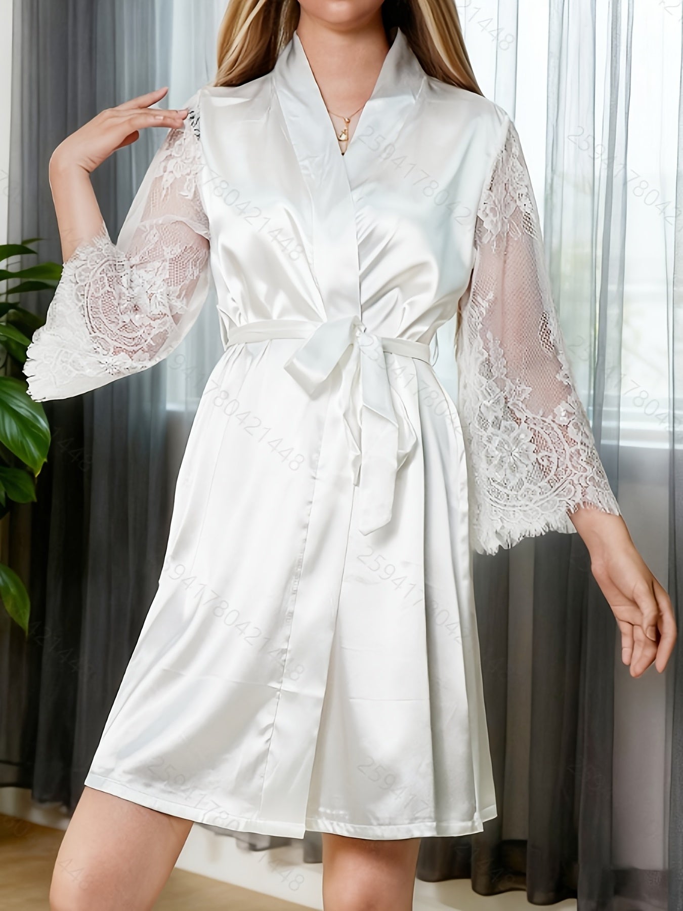 روب نسائي أنيق بأكمام دانتيل