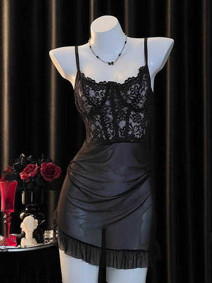 بدلة مثيرة بقصة دانتيل سوداء