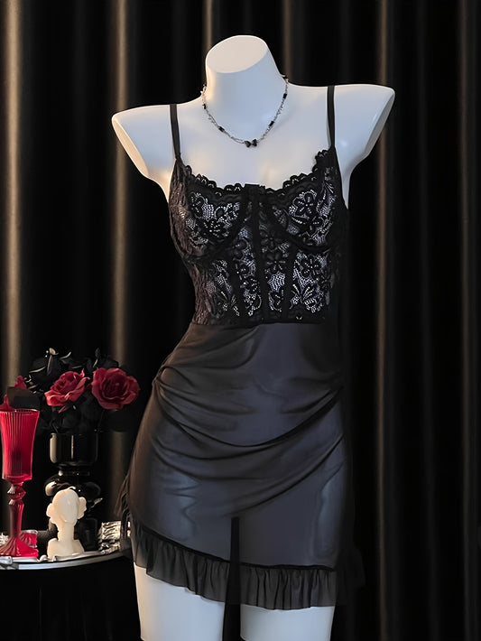 بدلة مثيرة بقصة دانتيل سوداء