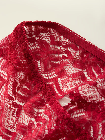 شورت داخلي دانتيل حمراء بحجم كبير