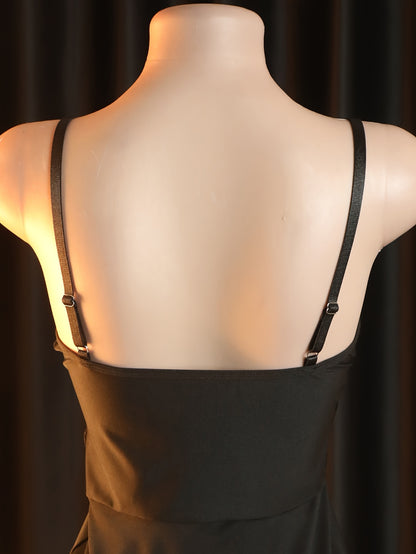 طقم ملابس غريبة للنساء