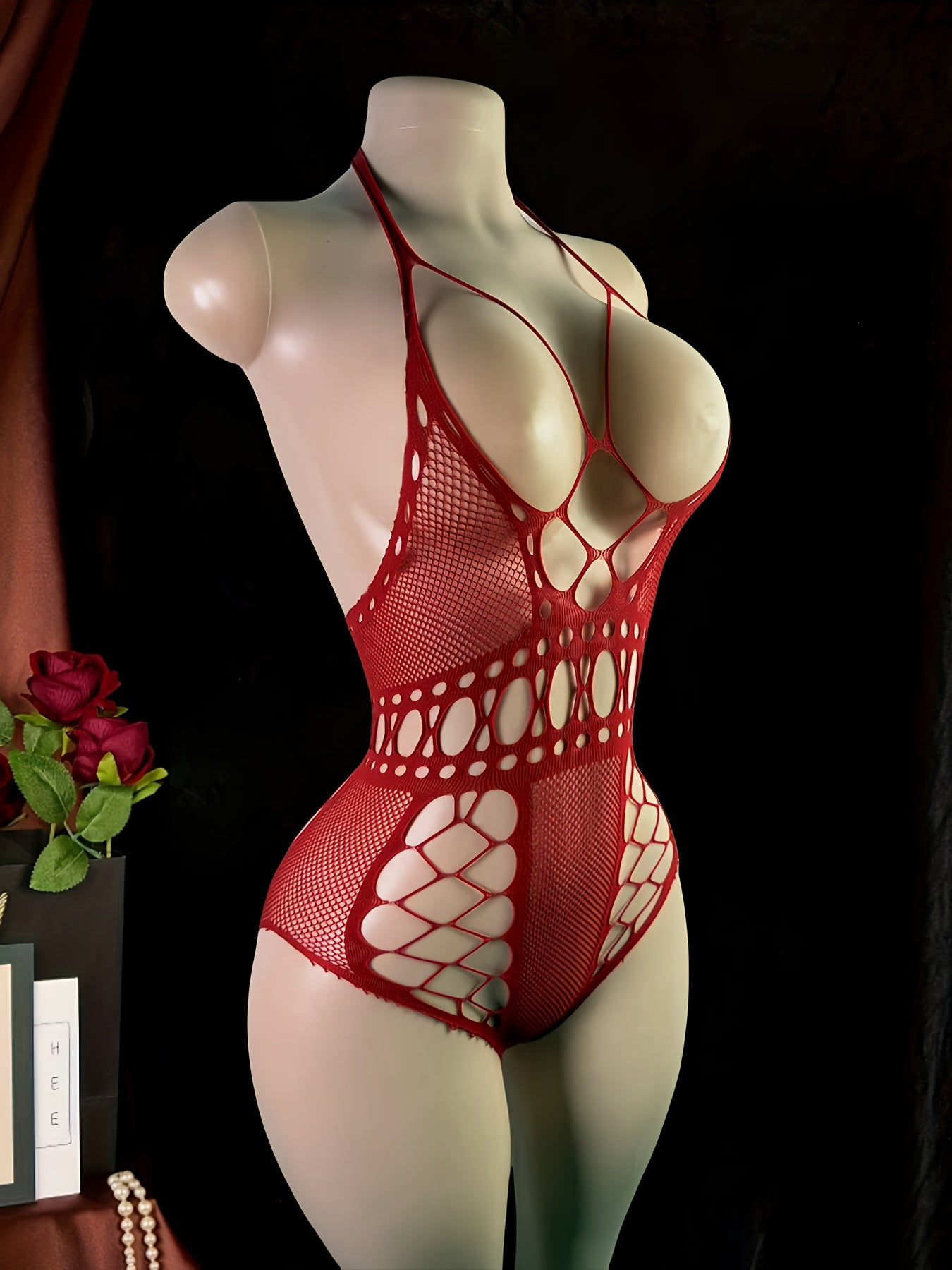 بدلة مثيرة بقطع شفاف