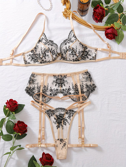 طقم ل lingerie بزهور مرسومة