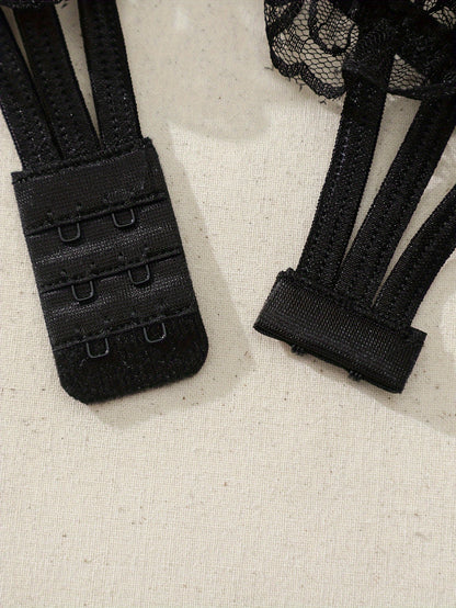 بدلة داخلية مثيرة بتصميم مفتوح