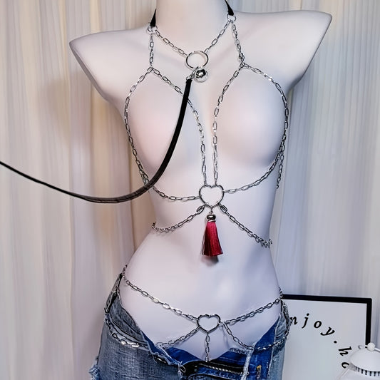 فساتين أنيقة مع سلاسل معدنية