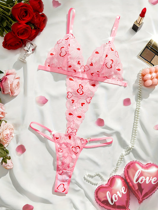 بدلة نسائية مزينة بالدانتيل