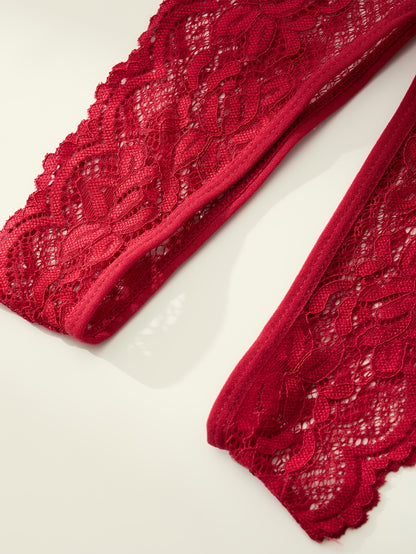 شورت داخلي دانتيل حمراء بحجم كبير