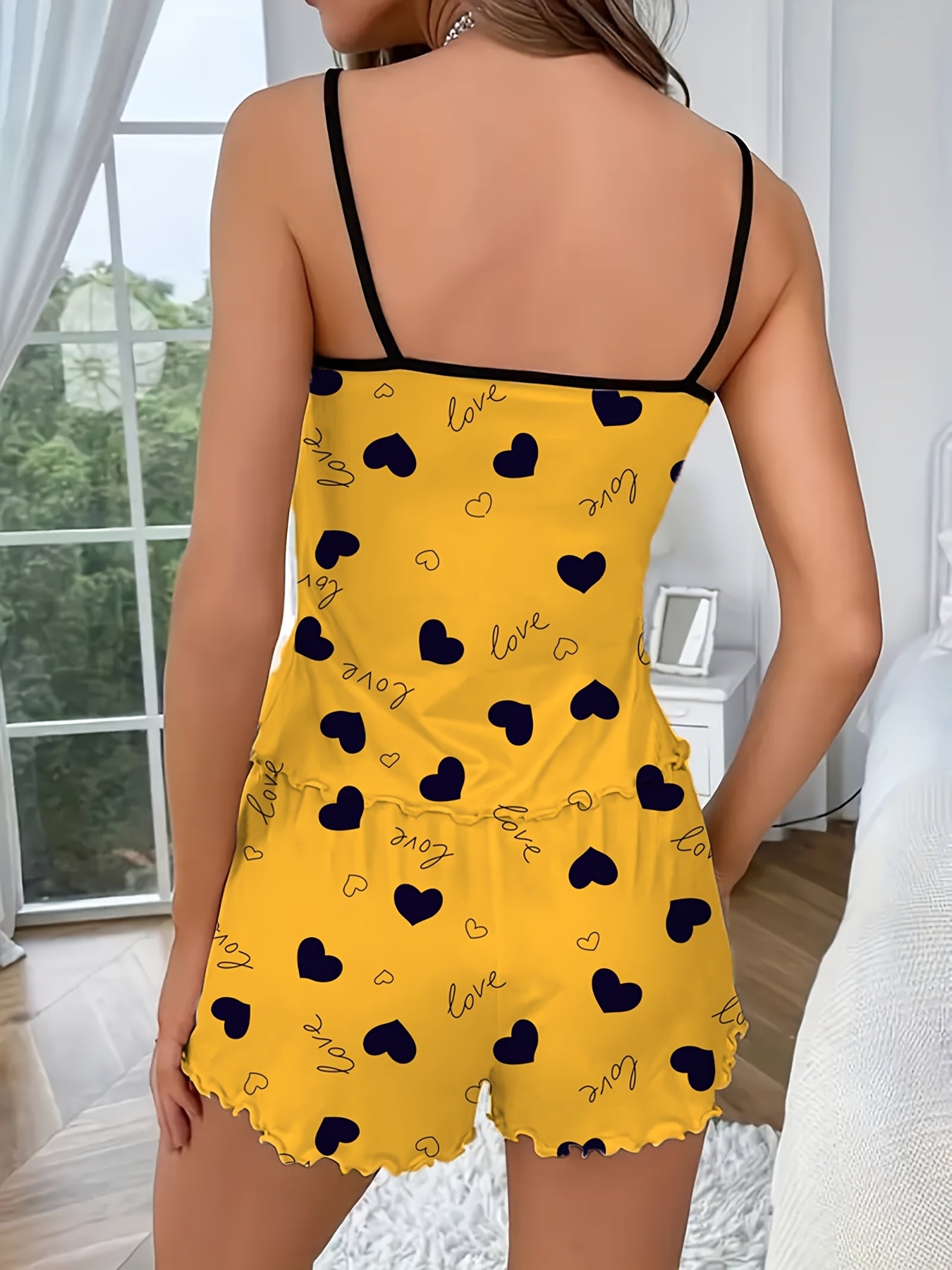 طقم بيجاما نسائي مزين بقلب