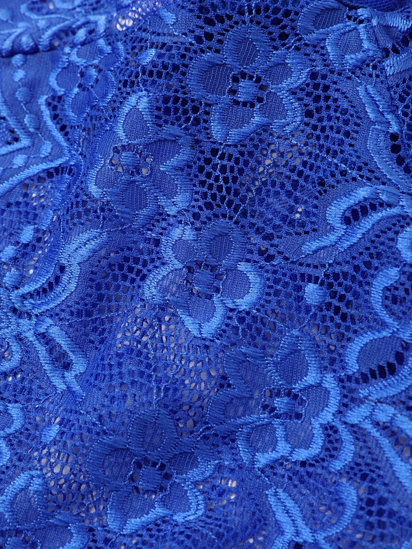 بدلة ليفي زهري مع حواف مكشكشة