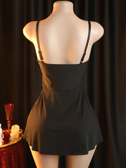 طقم ملابس غريبة للنساء