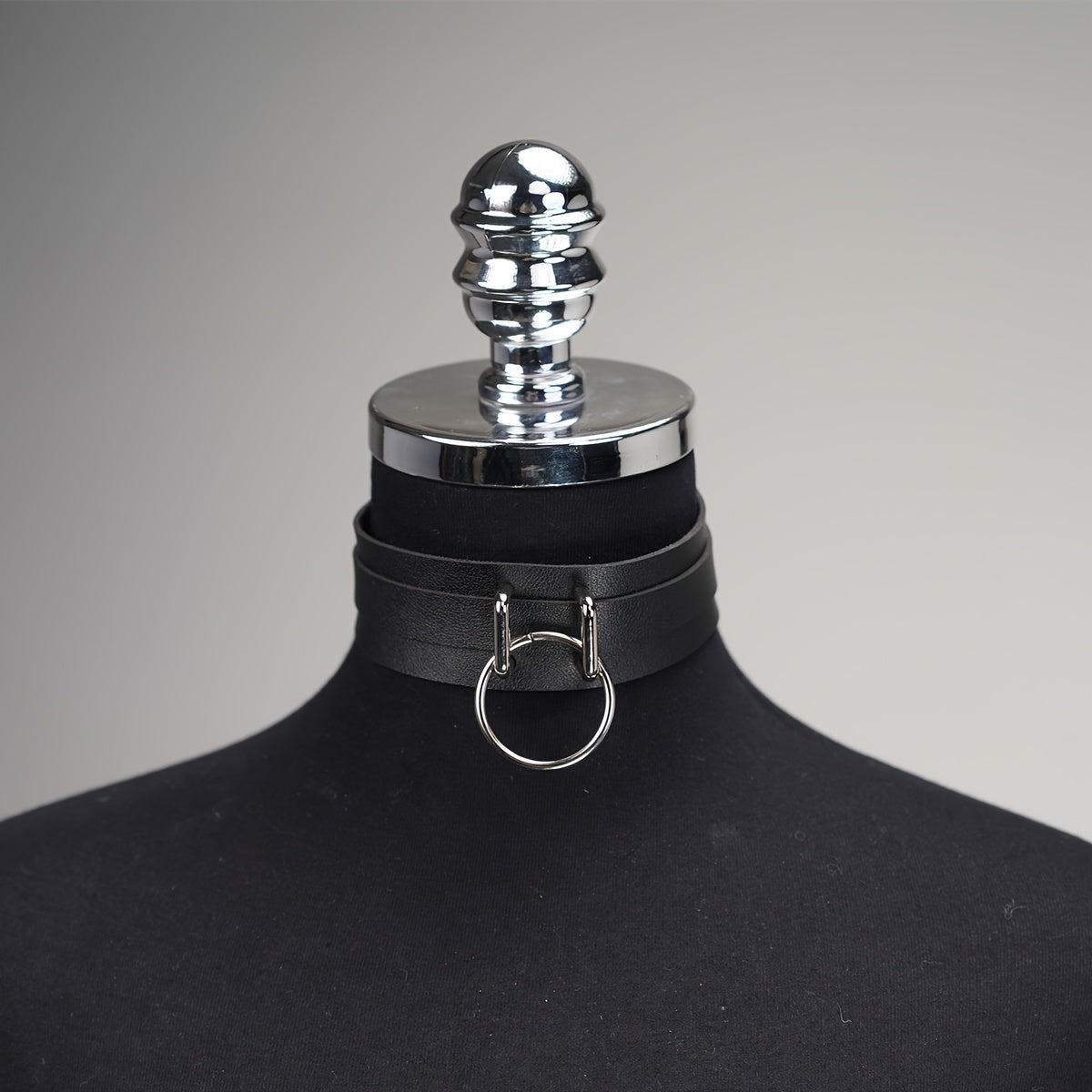 حزام عنق جلد صناعي للنساء