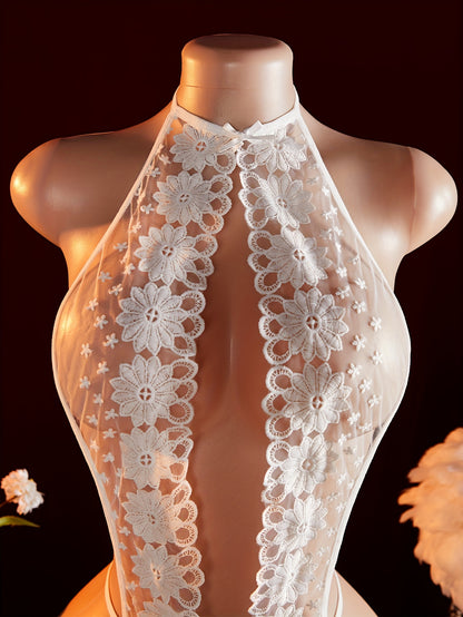 بدلة نسائية بيضاء