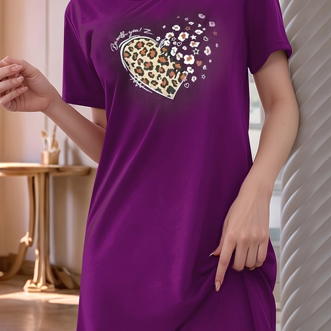 فستان نوم بأكمام قصيرة بتصميم قلب
