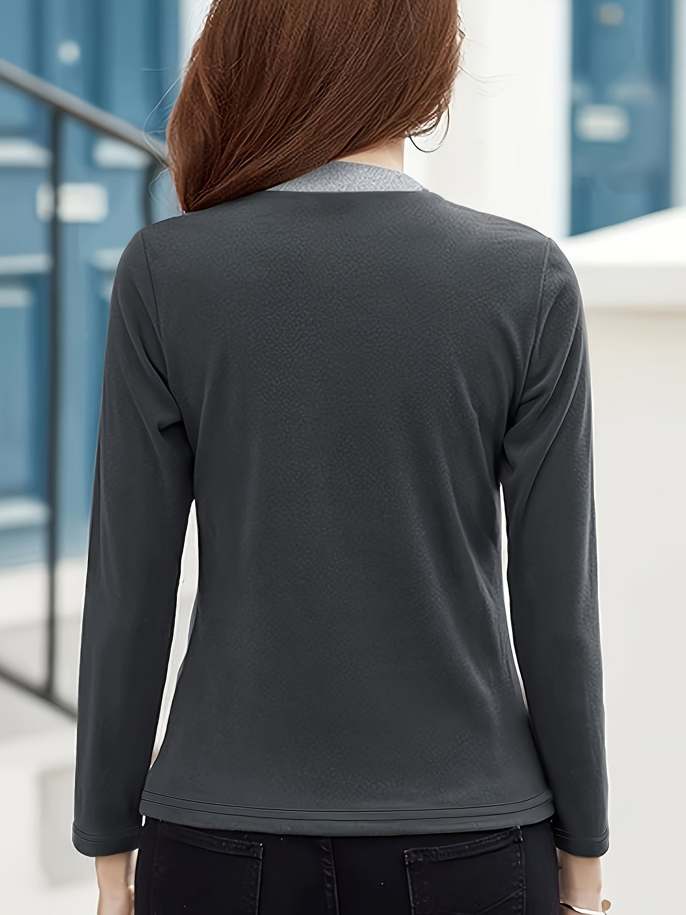 blouse نسائية بأكمام طويلة