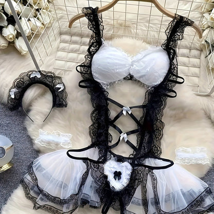 زي تمثيل دور الخادمة الجريئة