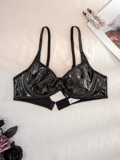 داعم نسائي مع كؤوس رقيقة