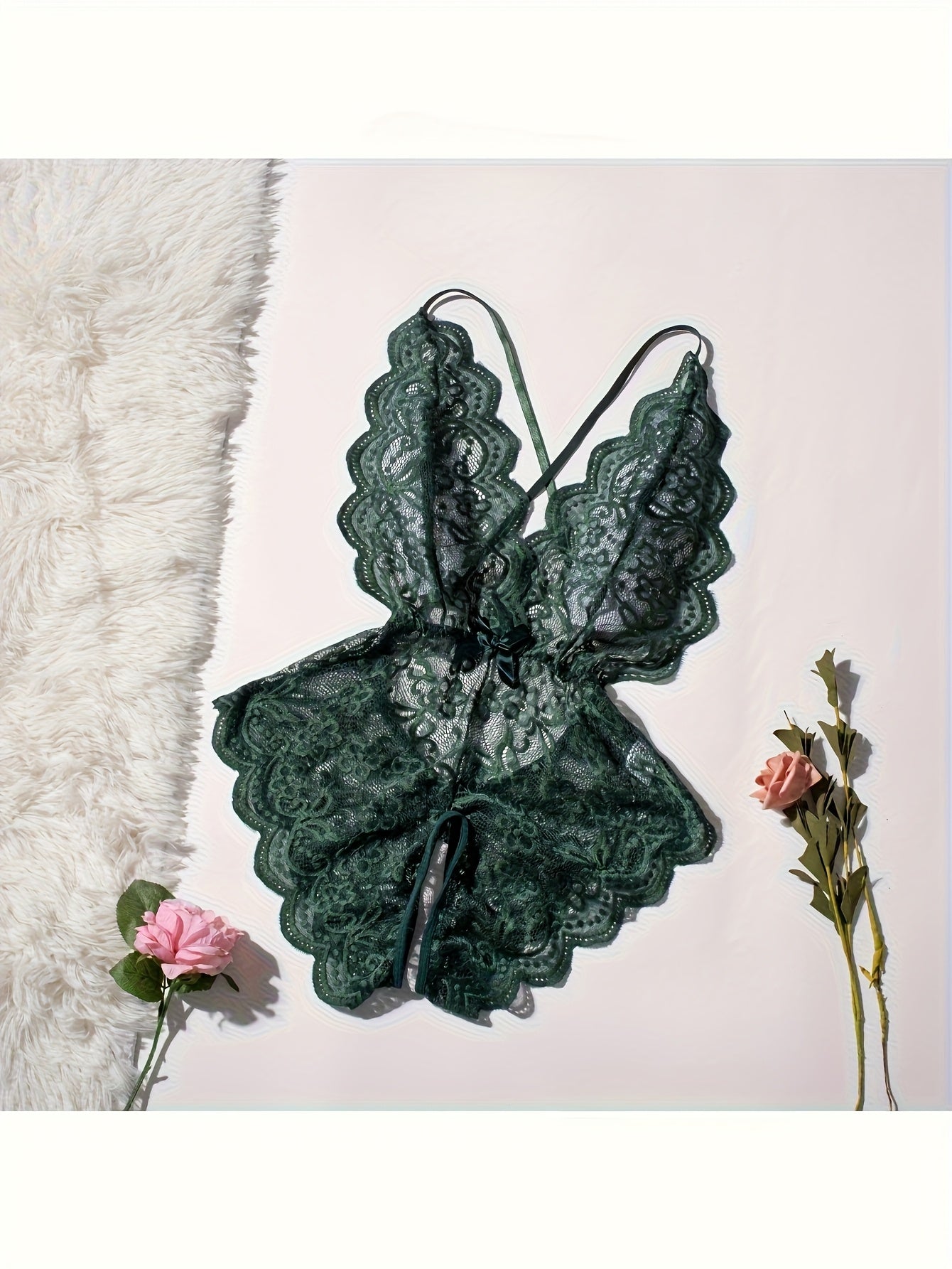 بدلة نسائية مثيرة بتصميم مفتوح