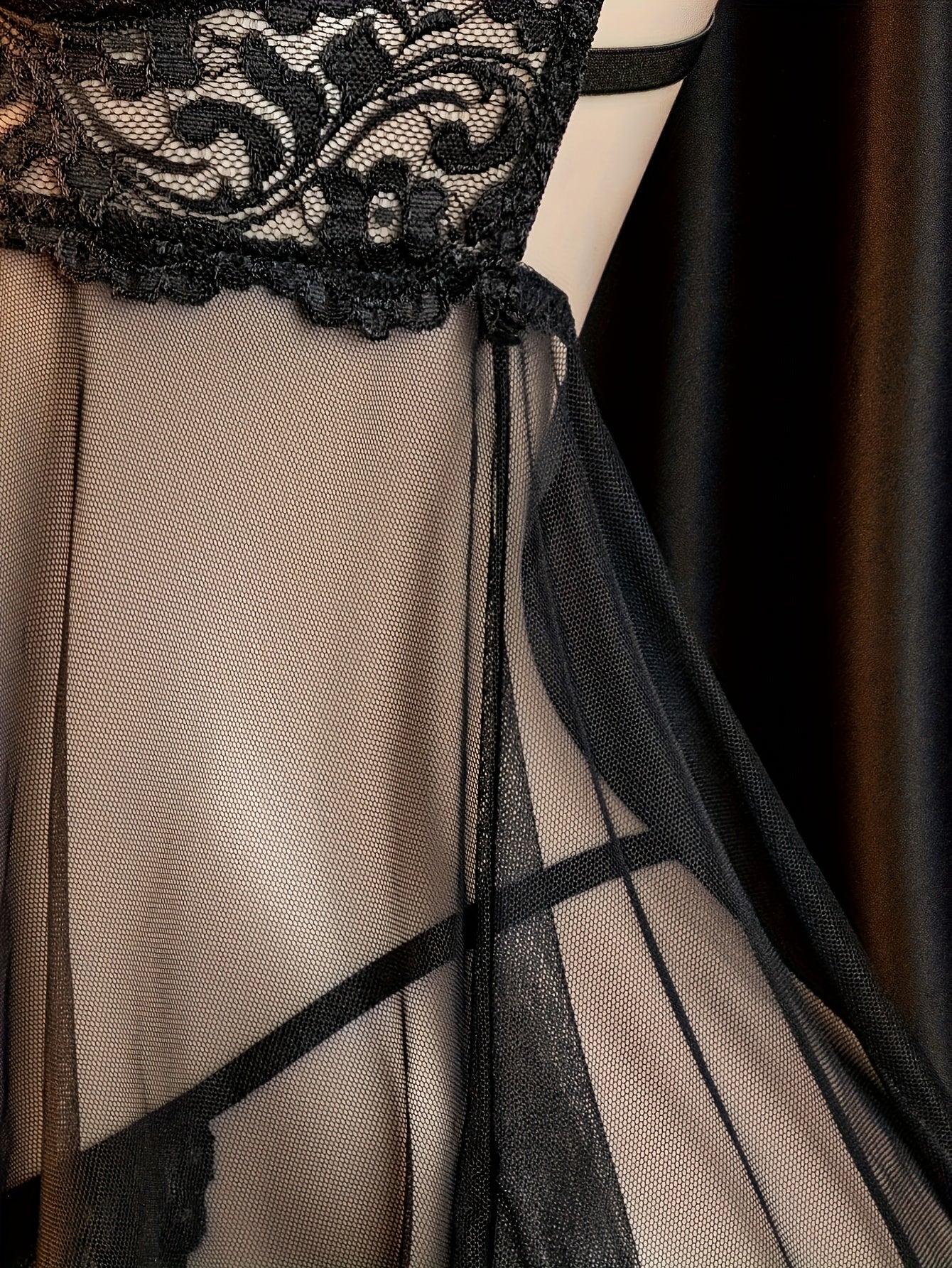 فستان ميني بحافة دانتيل