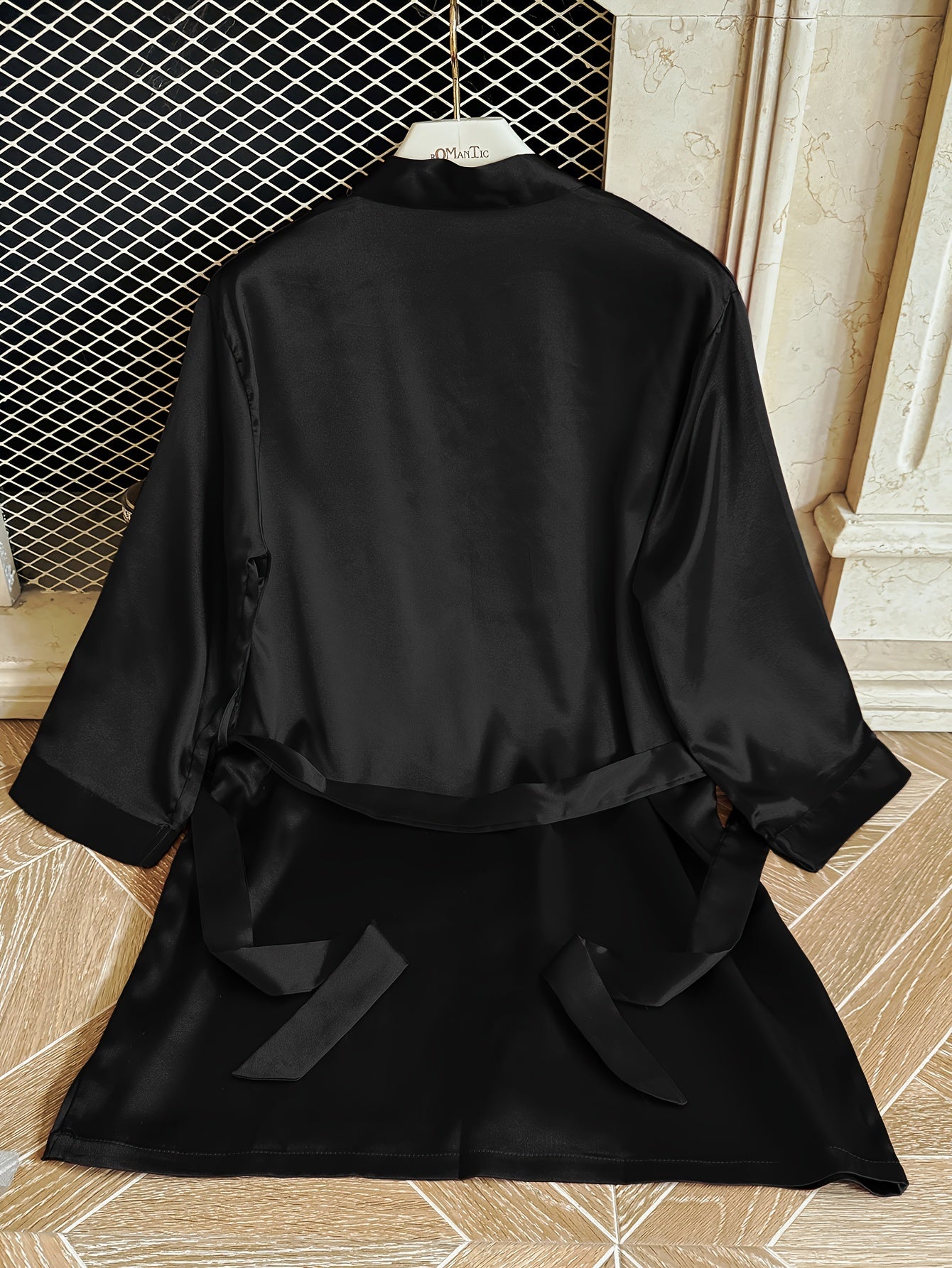 عباءة نسائية مثيرة