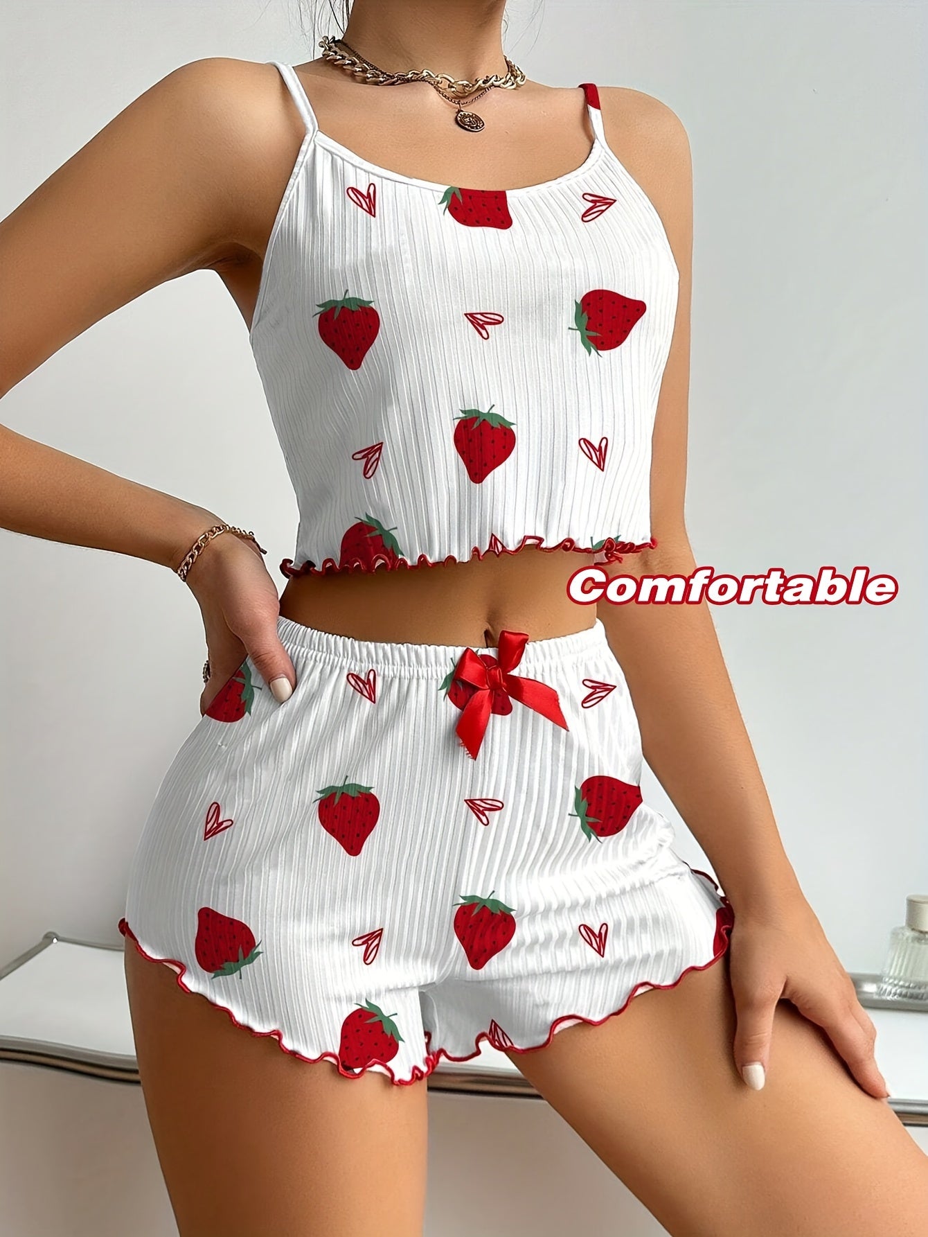 طقم بيجامة نسائية بطبعة فراولة