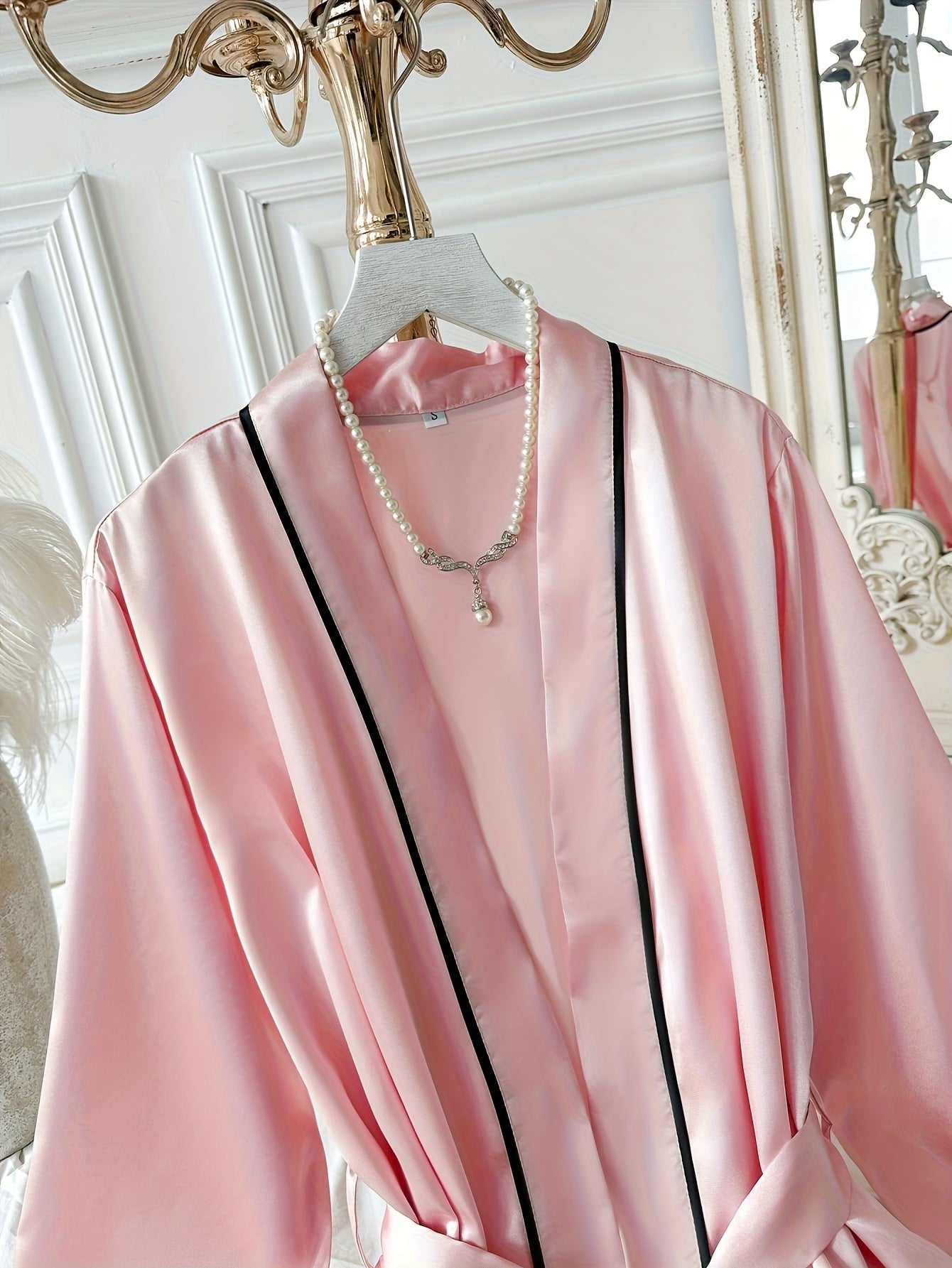 روب ساتان نسائي أنيق وردي