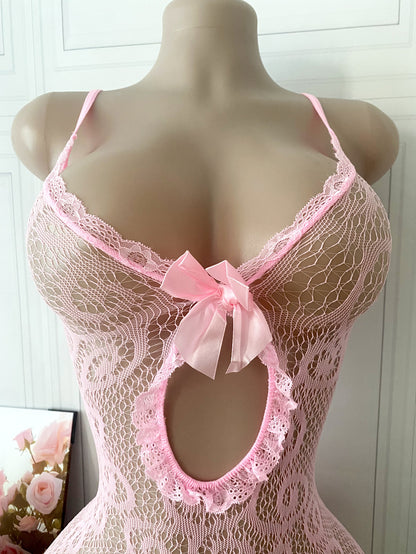 بدلة نسائية شفافة بحجم كبير