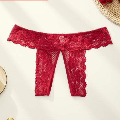 شورت داخلي دانتيل حمراء بحجم كبير
