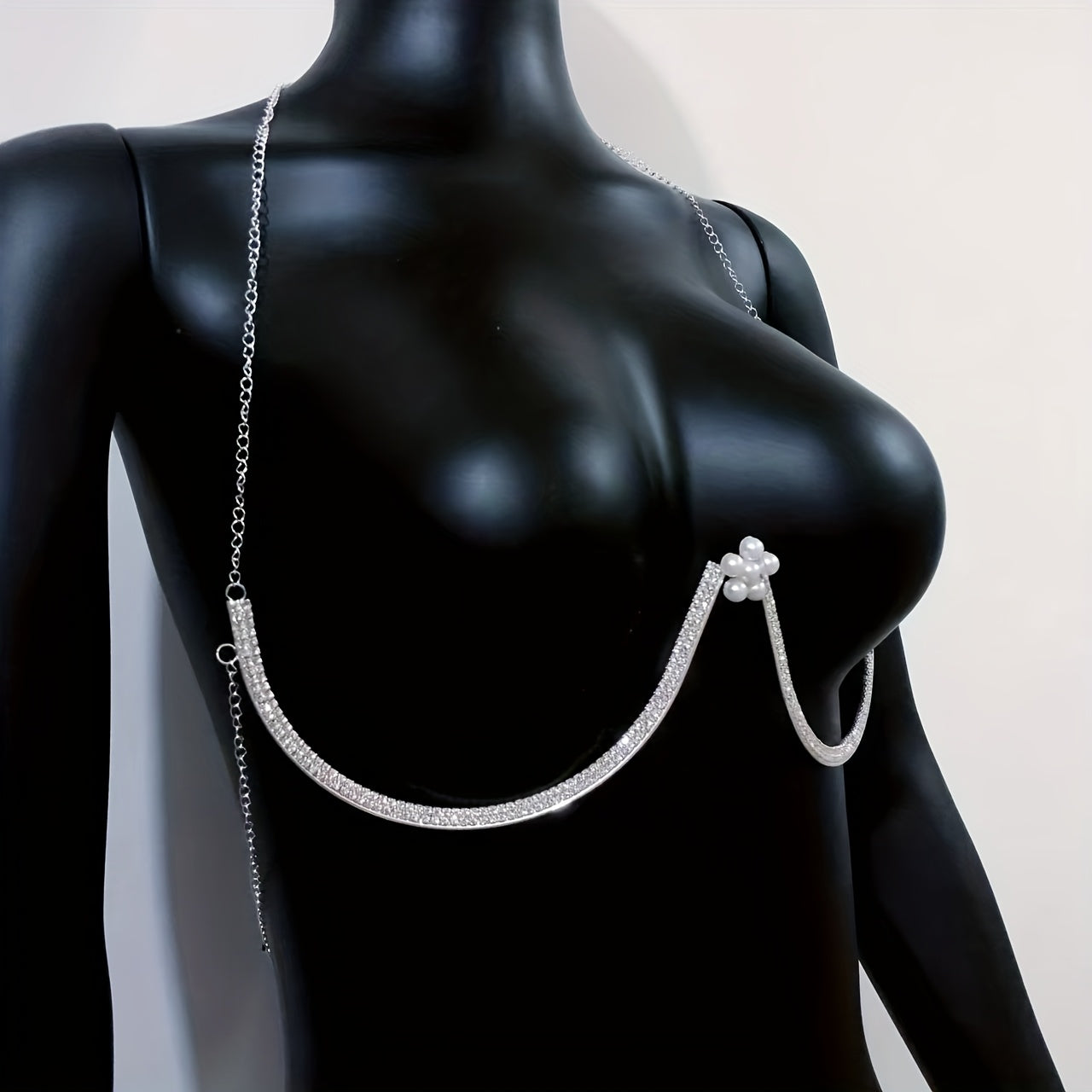 سلسلة حمالة صدر مرصعة بالجواهر