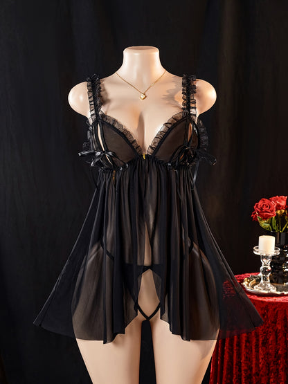 فستان مكون من قماش الدانتيل والبانتي