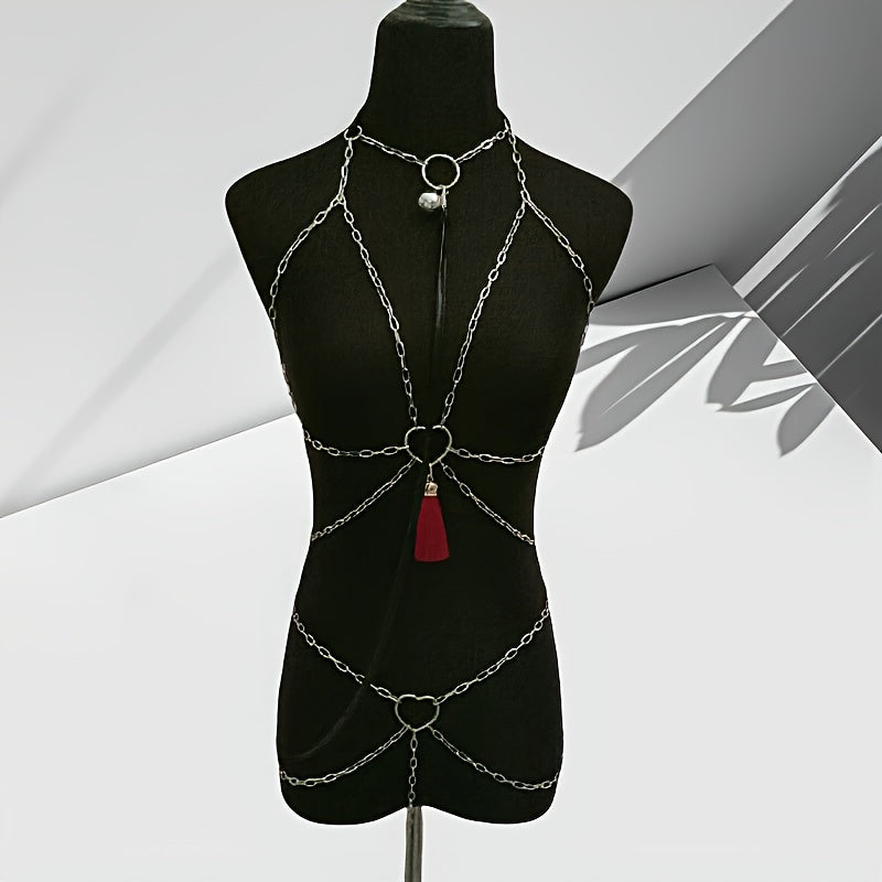 فساتين أنيقة مع سلاسل معدنية