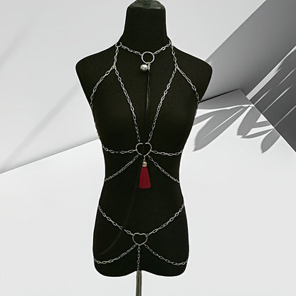 فساتين أنيقة مع سلاسل معدنية